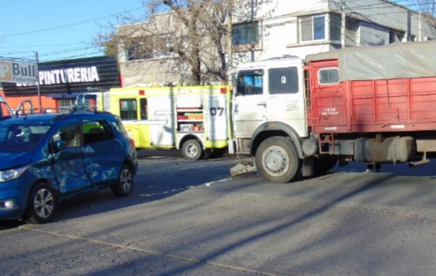Choque múltiple en Santa Fe e Iturraspe.
