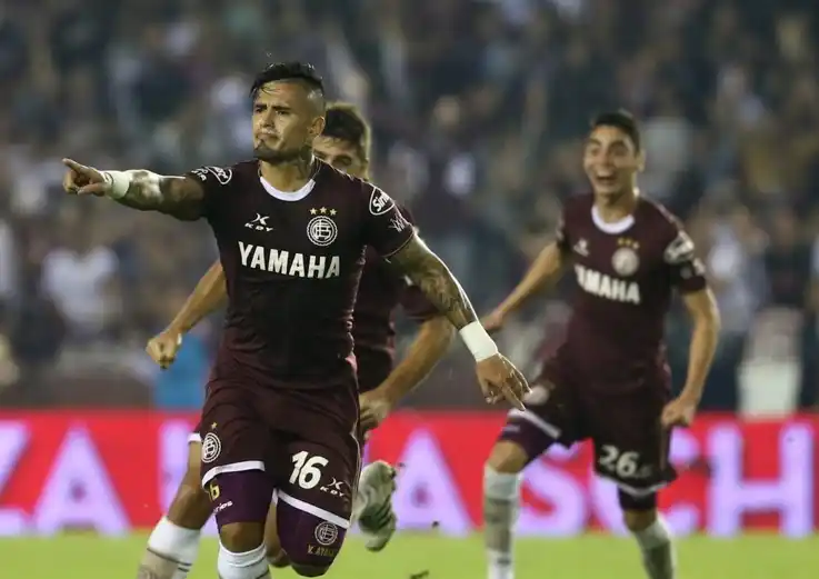 Lanús le ganó el clásico a Banfield y sigue líder en la Zona 2