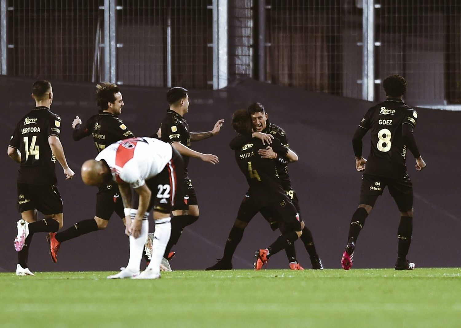 Triunfazo de Colón en el Monumental