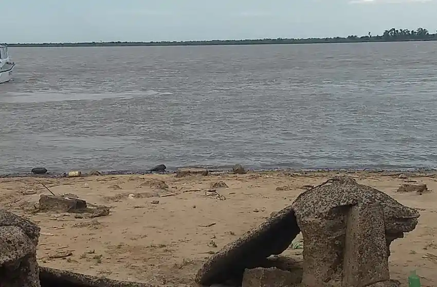 Estaba nadando en el río Paraná y desapareció: desesperada búsqueda de un joven de 17 años