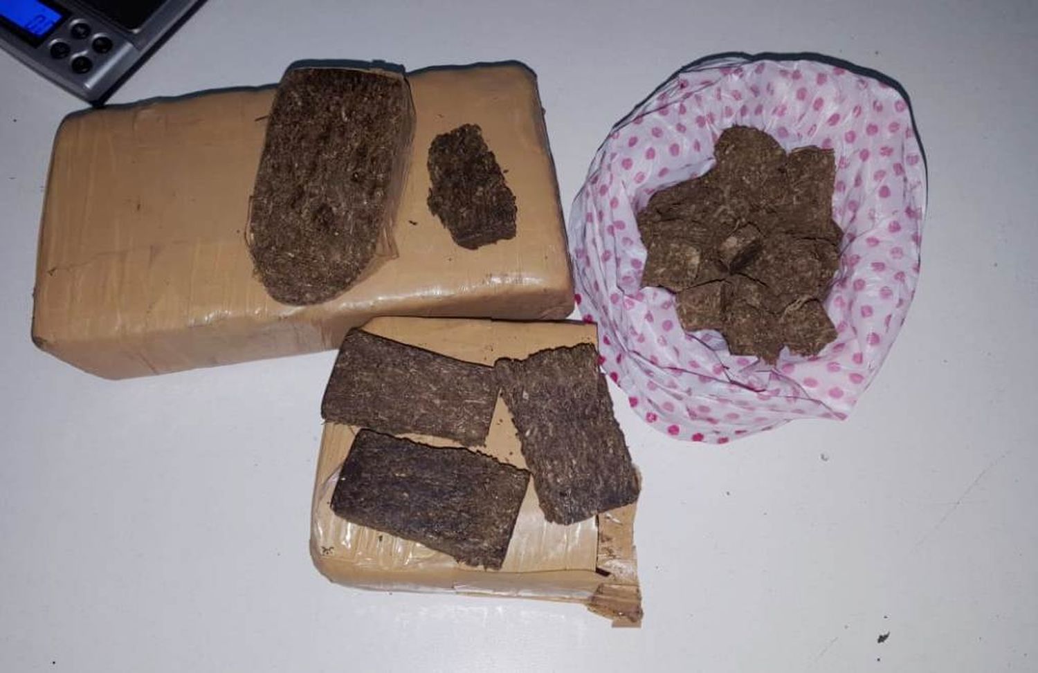 Detuvieron a dos sujetos que circulaban con marihuana y cocaína