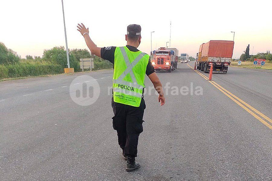 En un control de rutina detectaron a un humbertino con una pistola 9mm, dos cargadores y más de 25 cartuchos