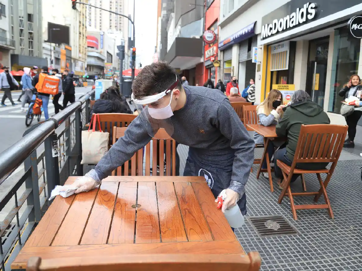 OMS: reabrir sin controlar la transmisión de coronavirus es una "receta para el desastre"