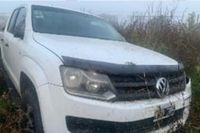 Robaron una camioneta atravesando la vidriera de una concesionaria