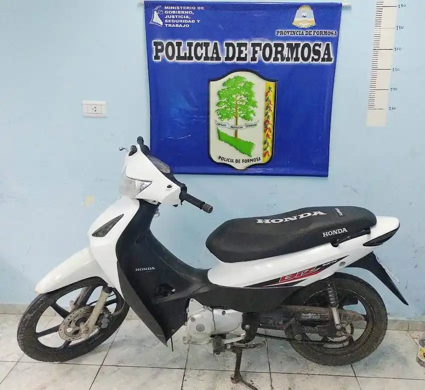 La Policía detectó una cédula con adulteraciones 
y detuvo a conductores con motos robadas