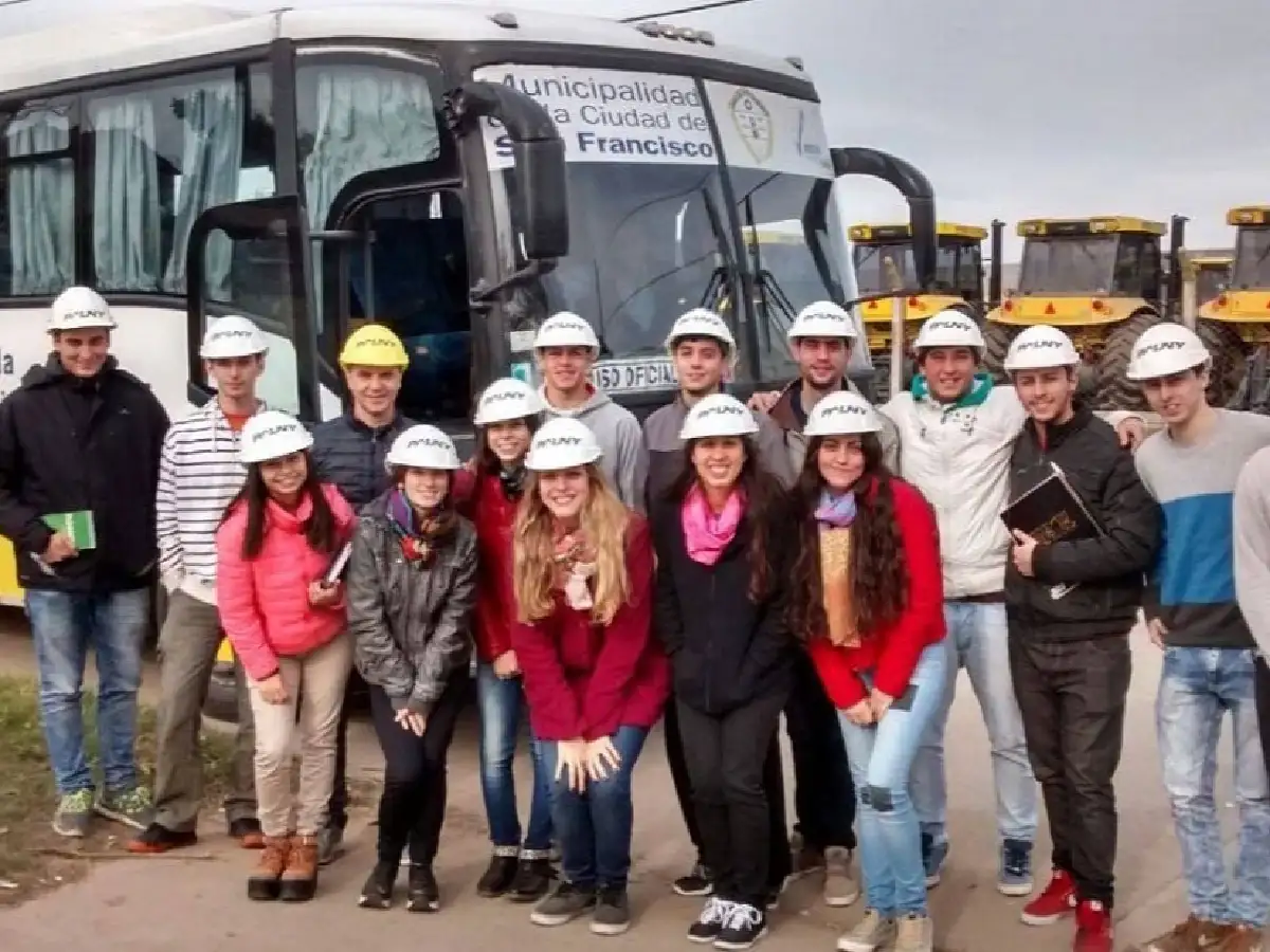 Ya 30 estudiantes avanzados del Cres realizan pasantías rentadas en empresas 