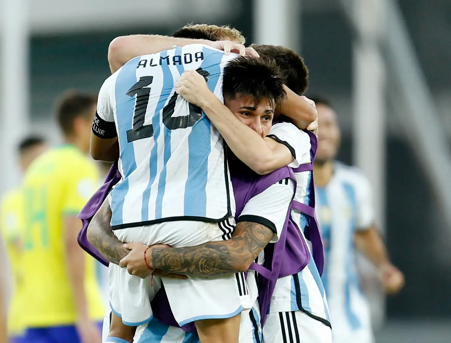 Almada fue gran figura.