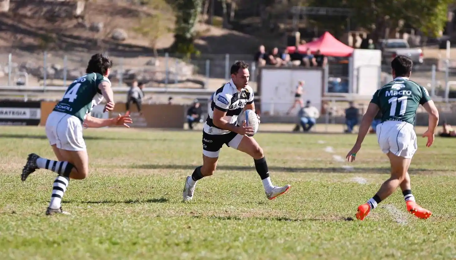 Ignacio Migliore y Bonavento, en plena defensa.

Foto: Marcela Canciani.