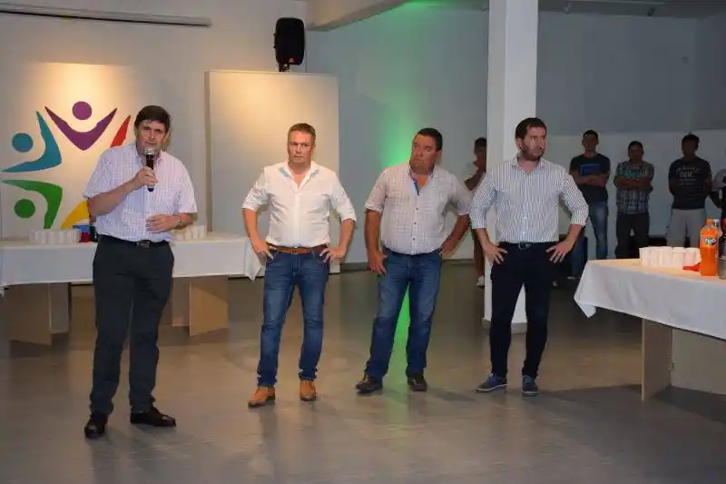 SAN CAYETANO: El intendente Gargaglione brindó con los empleados municipales