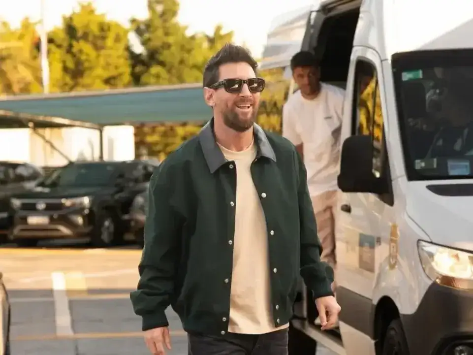 Lionel Messi llegó al predio de la AFA para su histórica despedida de la Selección Argentina