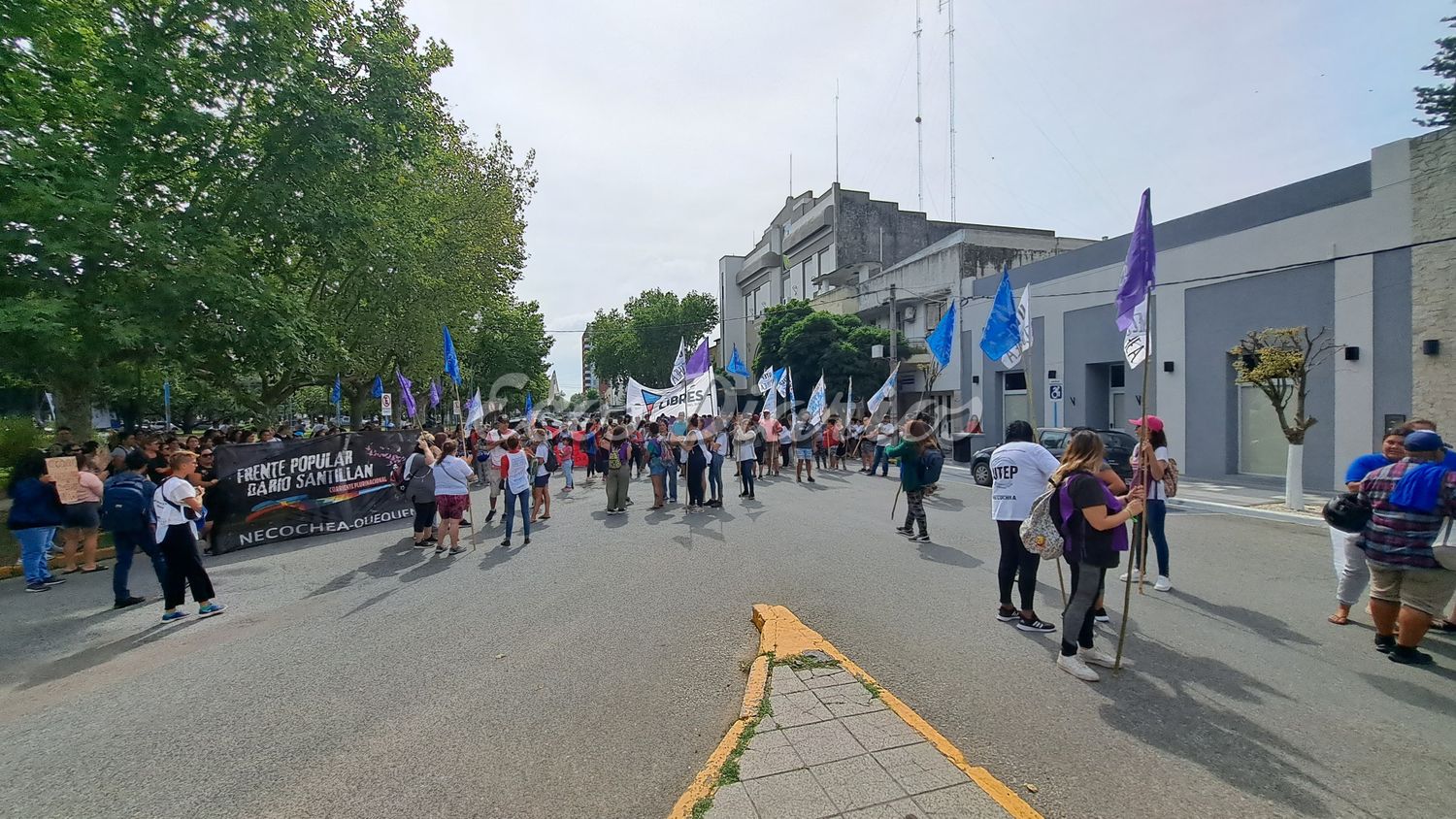 Manifestación por la falta de alimentos en comedores y enojo con un concejal de La Libertad Avanza