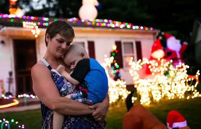 Festejaron navidad en septiembre porque su hijo tiene cáncer terminal