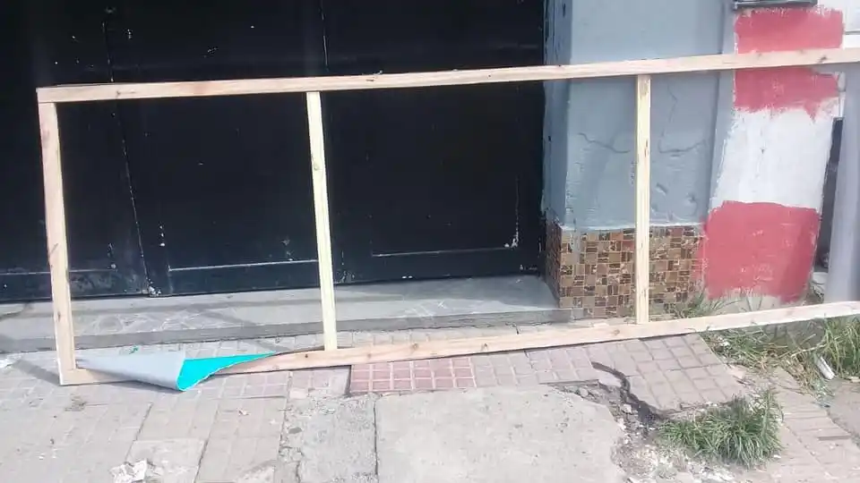 La Plata: Atacaron un local de un precandidato peronista a dos días de su inauguración