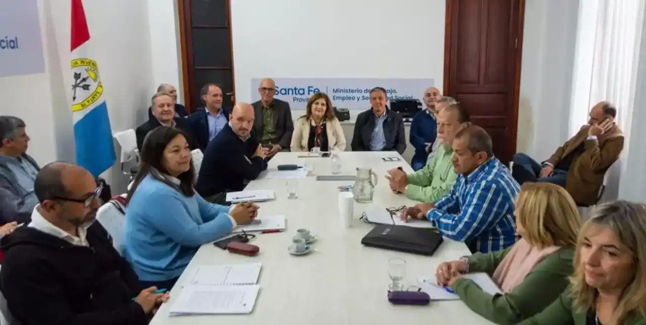 Paritarias: gremios pelean por un 40% y gobierno plantea revisión en diciembre 