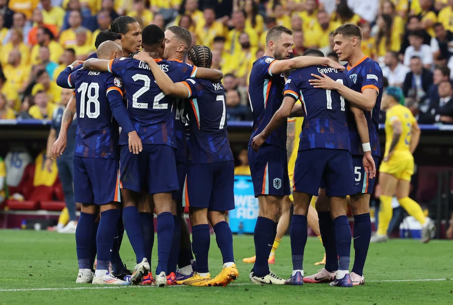 Los jugadores de Países Bajos celebran el triunfo sobre Rumania en la Eurocopa