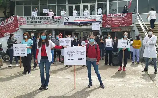 Médicos bonaerenses piden nuevas paritarias y "licencias de descanso"