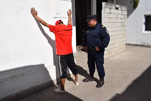Recuperó la libertad y a la tarde lo atraparon con dos motos robadas