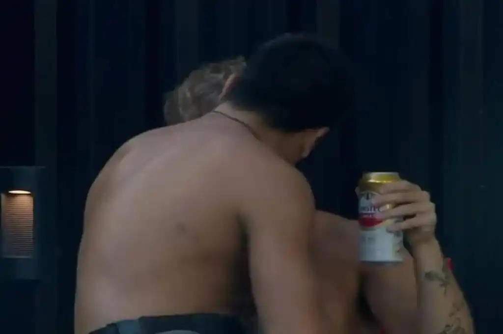 Thiago y Nacho se besaron delante de todos en la casa de “Gran Hermano”