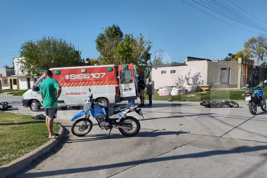 Sunchales: un auto embistió a una motocicleta y una mujer debió ser trasladada al nosocomio rafaelino