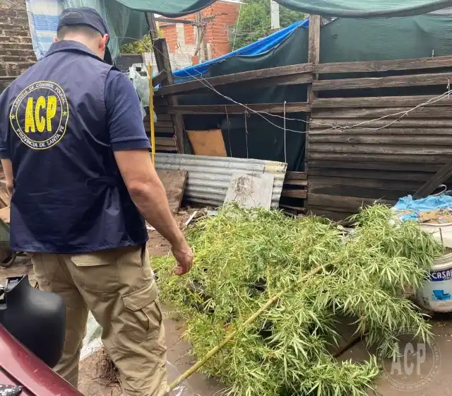 Dos detenidos y secuestro de arma de fuego durante allanamientos en zona sudoeste
