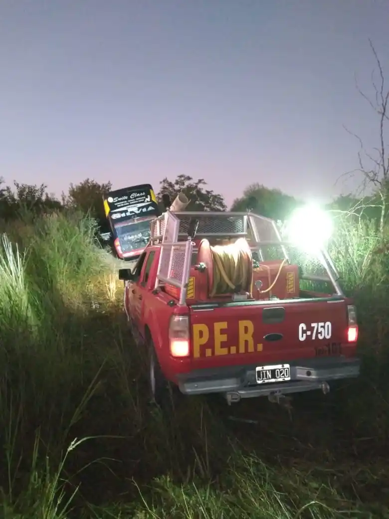 Una persona murió al chocar un colectivo contra un auto en ruta entrerriana