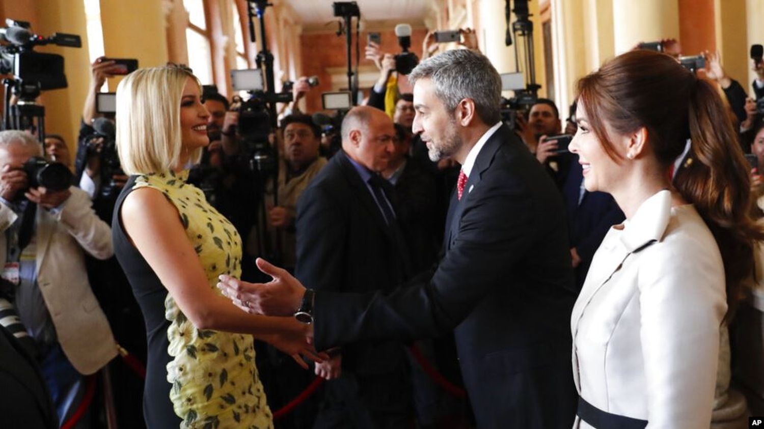 Ivanka Trump se reunió en Paraguay con presidente Abdo y mujeres artesanas
