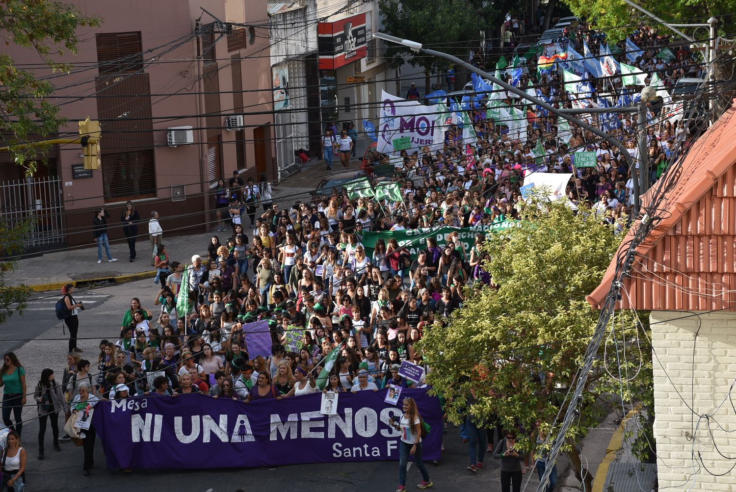 8M: multitudinaria marcha en Santa Fe por el Día de la Mujer