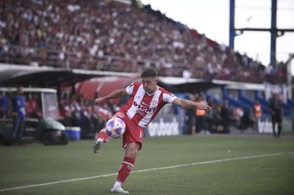 Unión se enfrenta a Estudiantes en el 15 de Abril