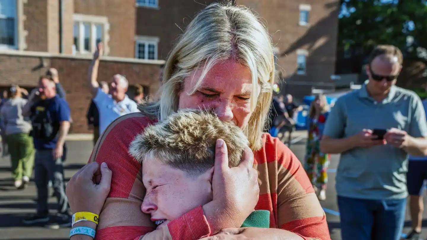 El agresor, identificado como un joven de 23 años, se quitó la vida tras el ataque. (Foto: Richard Tsong-Taatarii/Star Tribune)