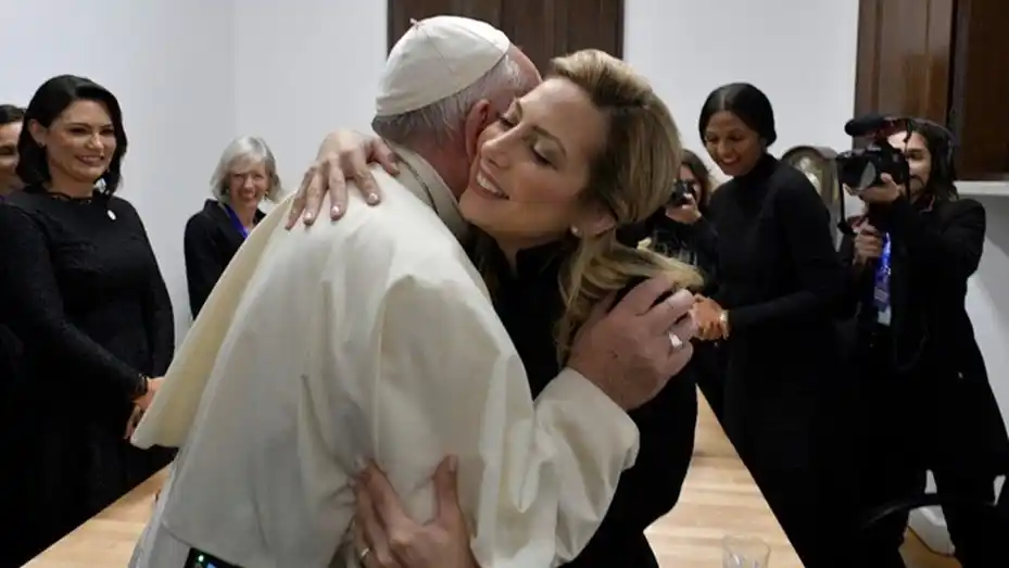 Fabiola Yáñez se reunió con el Papa: le regaló el cáliz que se usó en la misa de Luján