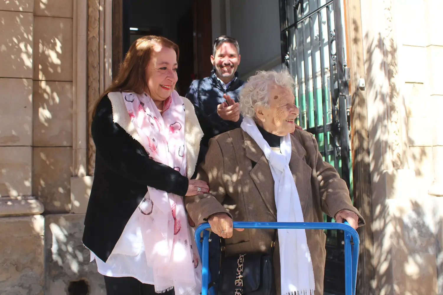 Homenajean a dos docentes por el “Día del Maestro”
