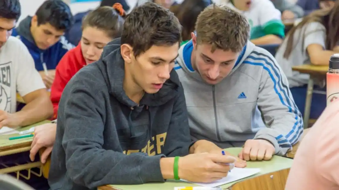 Aumentó a 85% la tasa de escolarización secundaria en la provincia