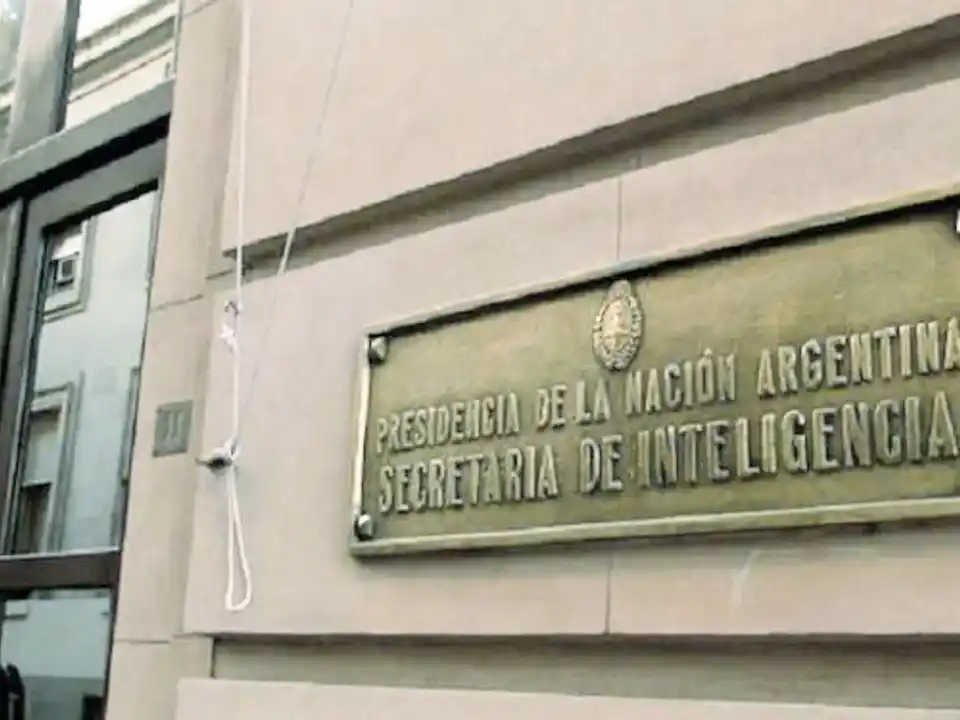 Organizaciones piden derogar el DNU de Inteligencia por “debilitar controles democráticos”