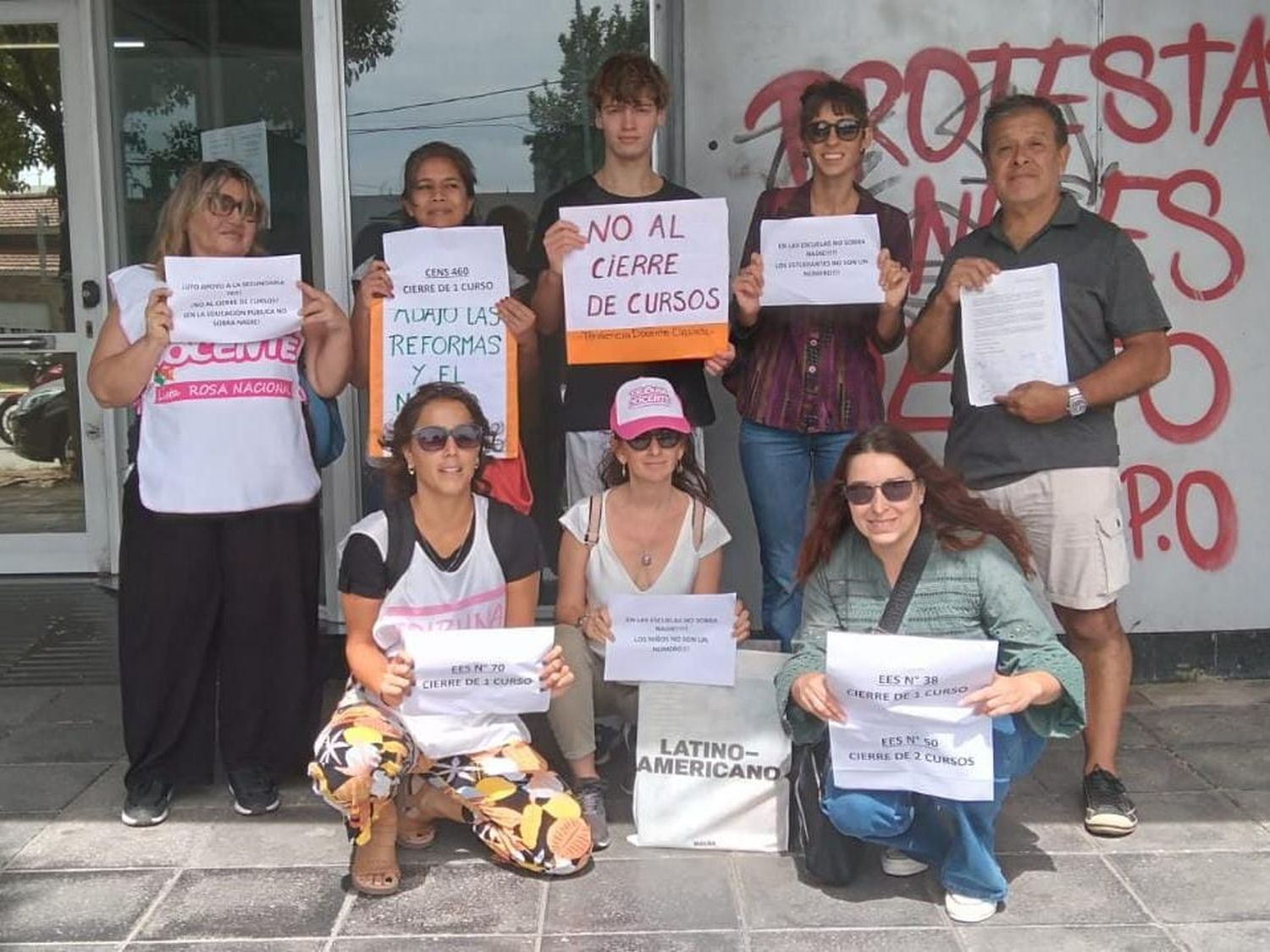 Manifestación de un sector disidente de Suteba en el Consejo Escolar: "Llamamos a parar el 5 de marzo"