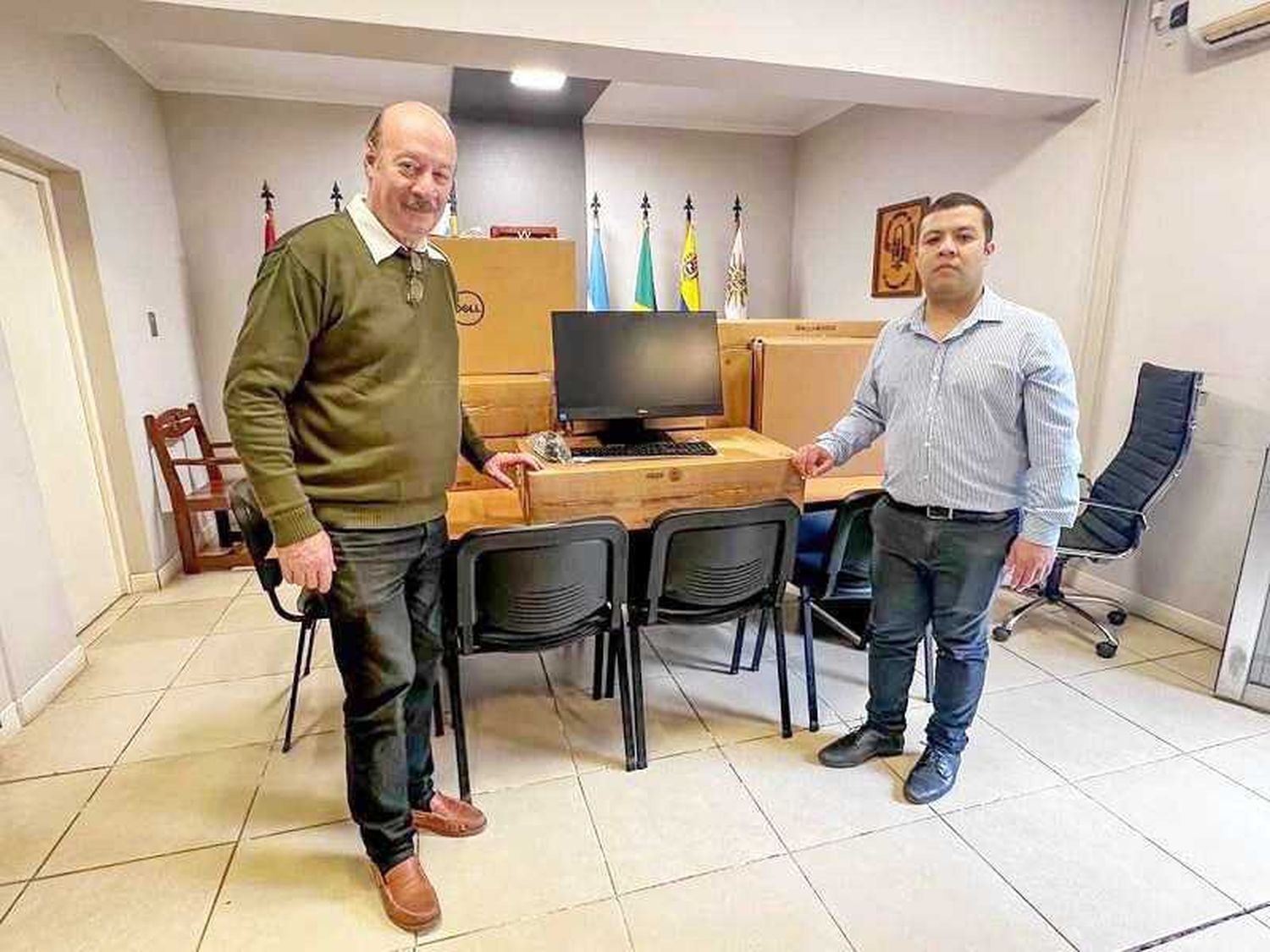 Entrega de equipamiento en la Universidad