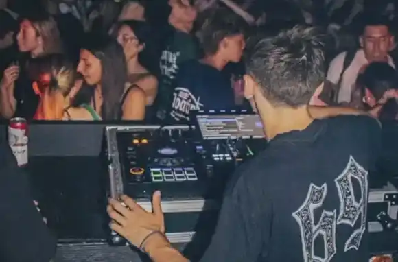 Desbarataron una fiesta clandestina de mil personas en Granadero Baigorria