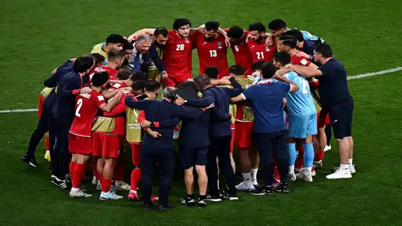 ¡PROTESTA CONTRA EL RÉGIMEN! Selección de Irán no cantó el himno en Qatar 2022