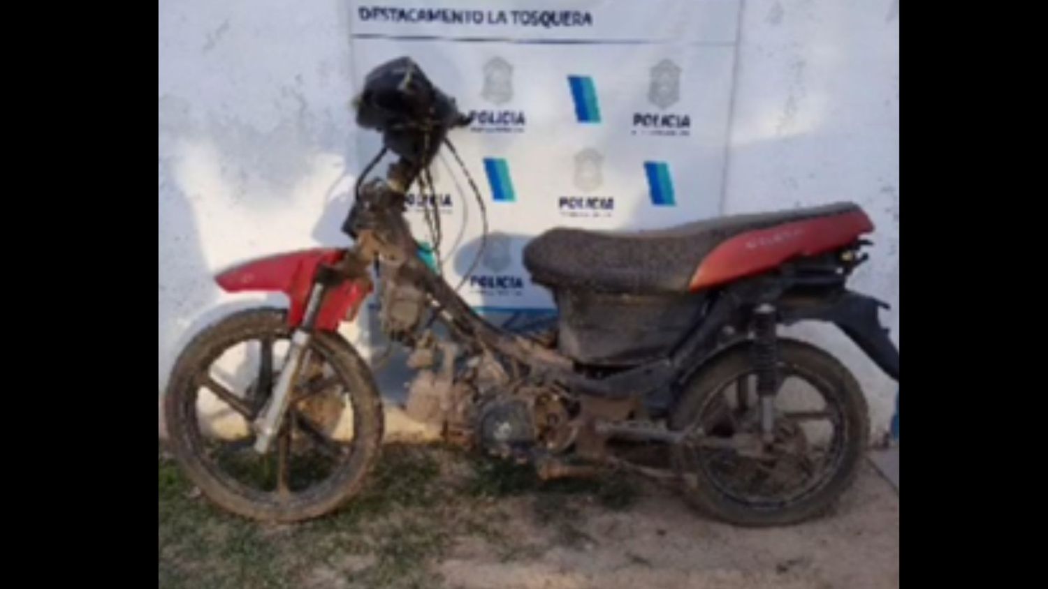 De todos los allanamientos en La Tosquera no se halló lo buscado. En cambio, dieron con una moto robada.