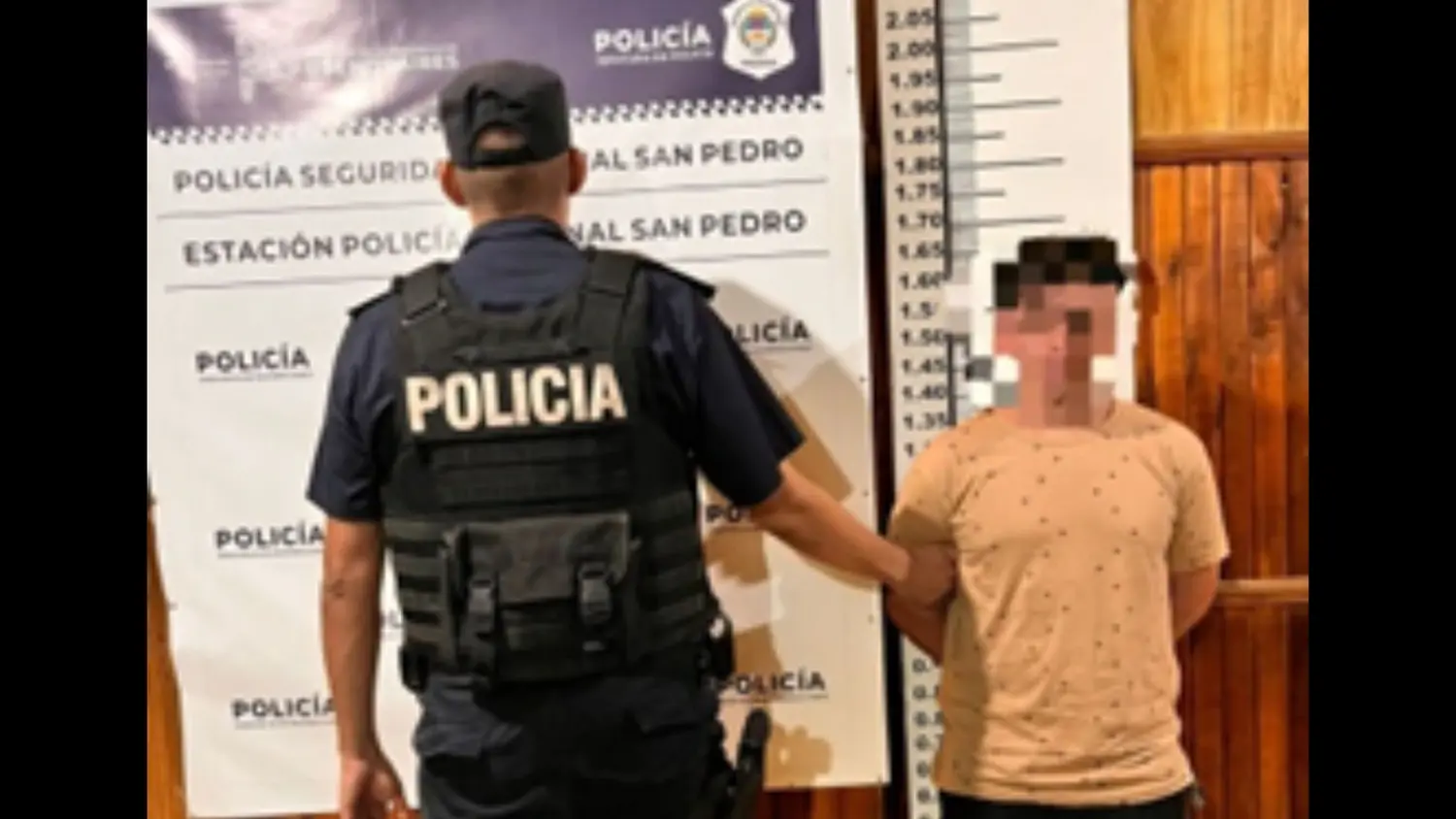 El hombre fue detenido por disturbios, consecuencia de su estado de ebriedad.