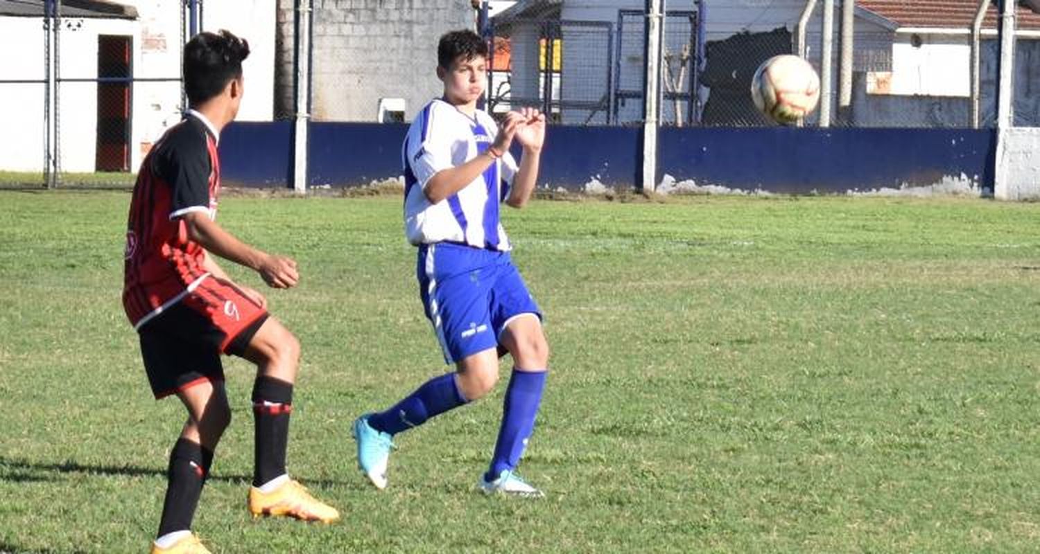 El U15 se floreó  en el debut y ahora lo espera Zárate