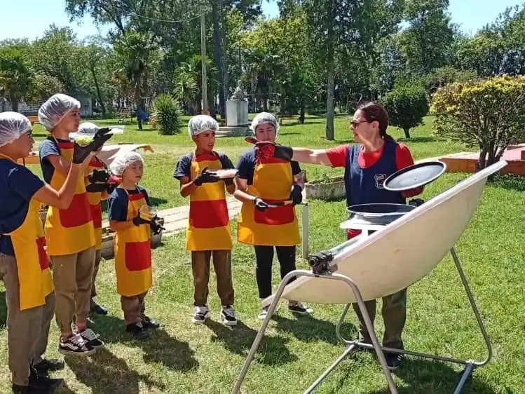 Los recientes talleres realizados en la Escuela N° 6253 de Runciman-Santa Isabel. Foto: Ilustración