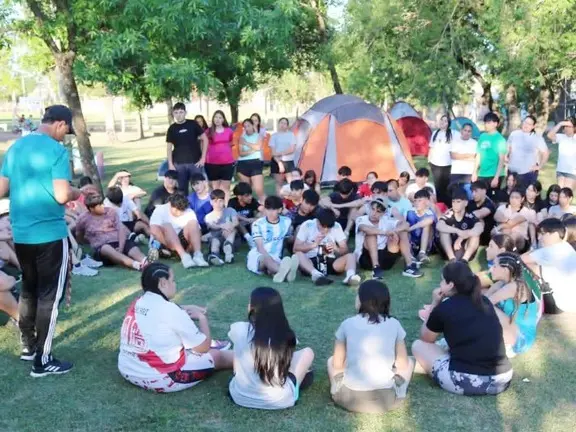 Visitas de acampantes en el polideportivo