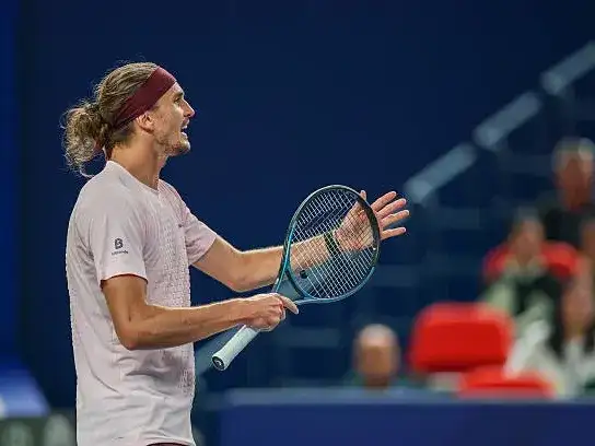 Zverev le ganó a Búblik y avanzó a cuartos de final