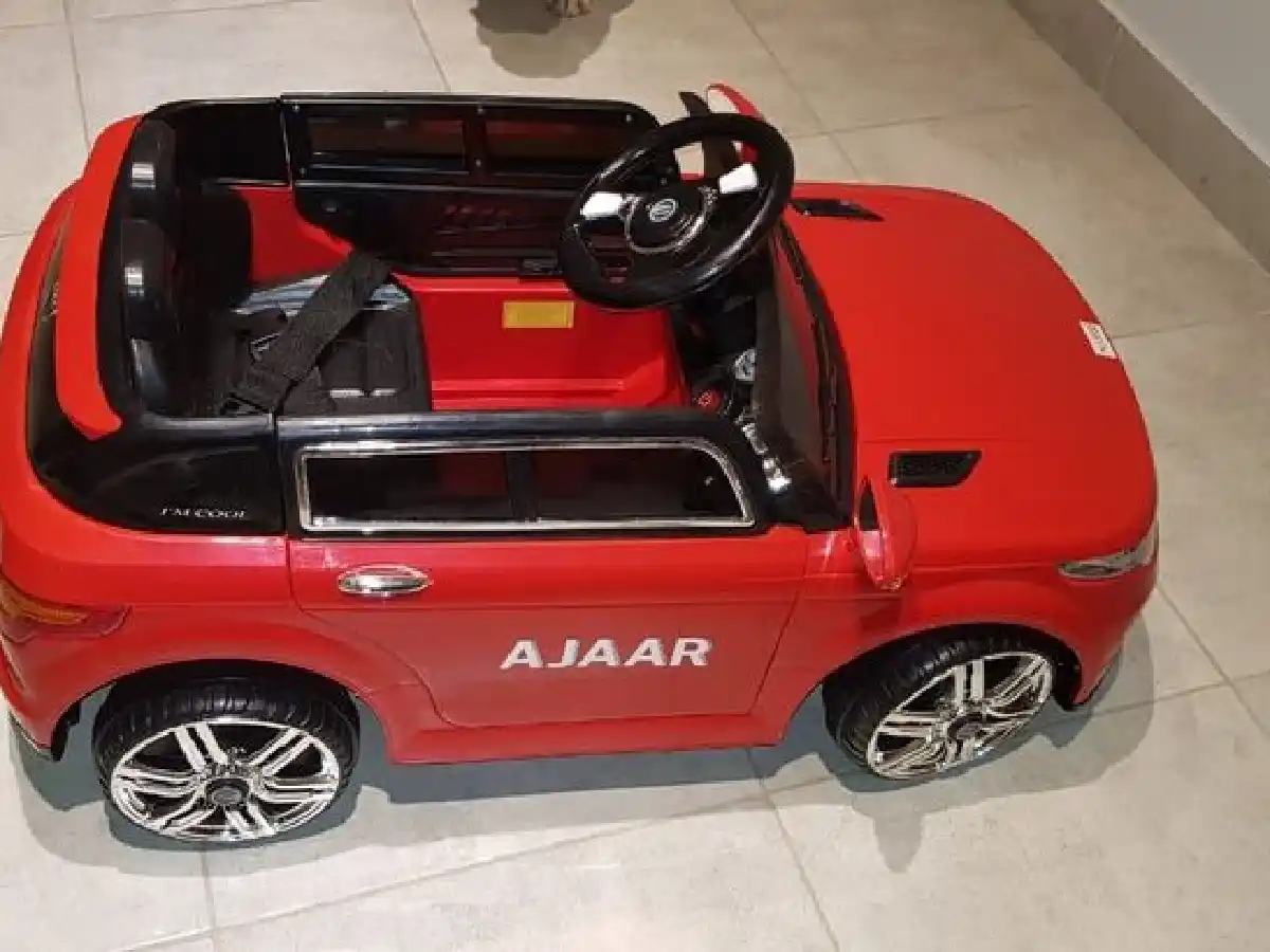 Niños jujeños van al quirófano en un autito eléctrico