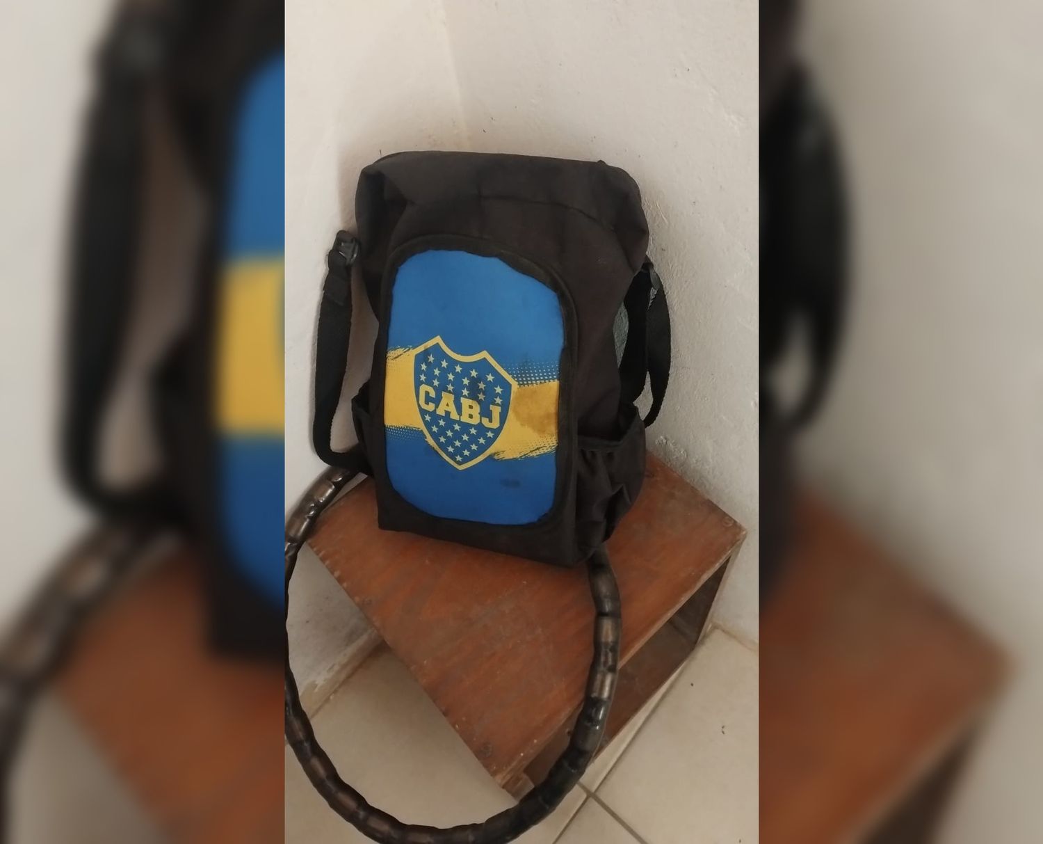 Encontraron un bolso de niño con botines