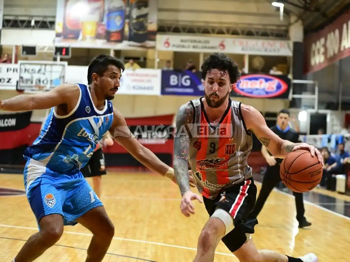 Aquiles Montani (goleador de Central en el juego) ante la marca de Godoy Vega, que tuvo una actuación descomunal (crédito: MR Fotografía).