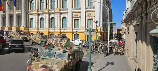 Bolivia: Arce denuncia “movilizaciones irregulares” del Ejército y llama a respetar la democracia