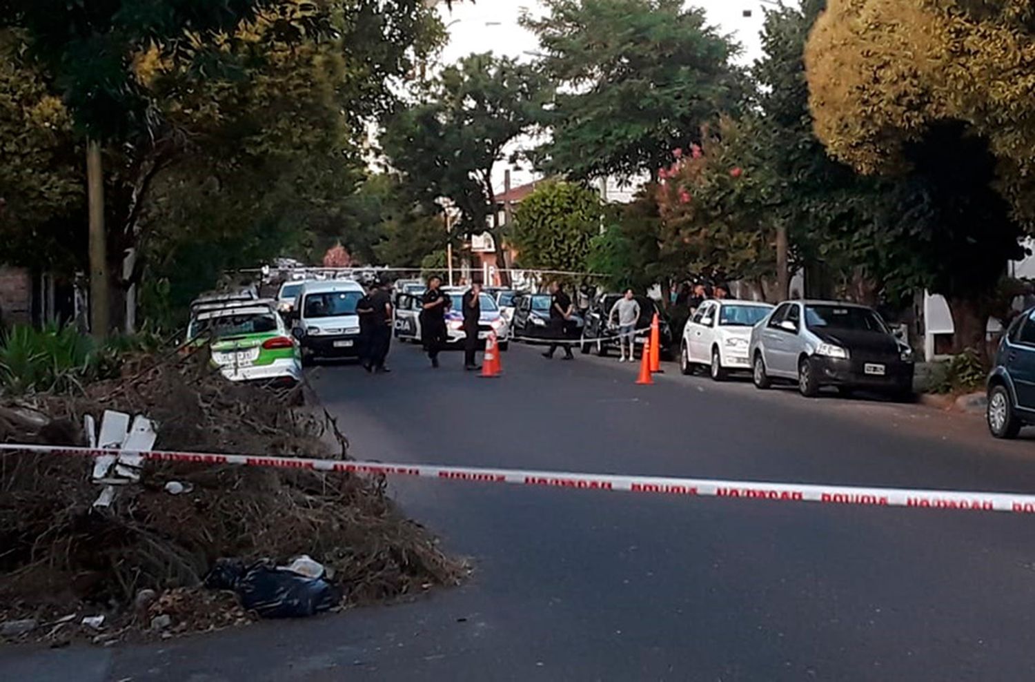 Un policía, un delincuente y un civil resultaron heridos tras un tiroteo en La Rioja y Primera Junta