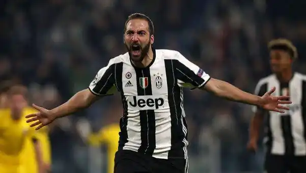 Juventus ganó con un gol de Higuaín y terminó como líder