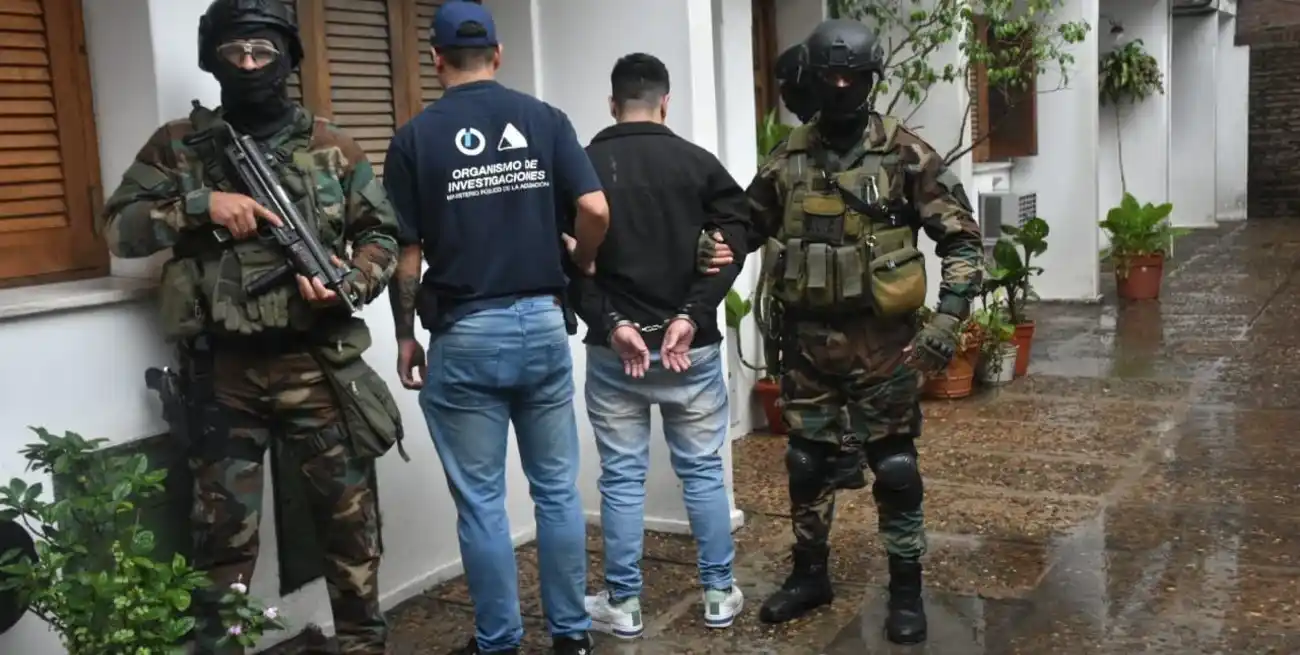 Los tres allanamientos en la ciudad de Santa Fe son llevados a cabo por personal del Organismo de Investigaciones del MPA. Crédito: Flavio Raina.